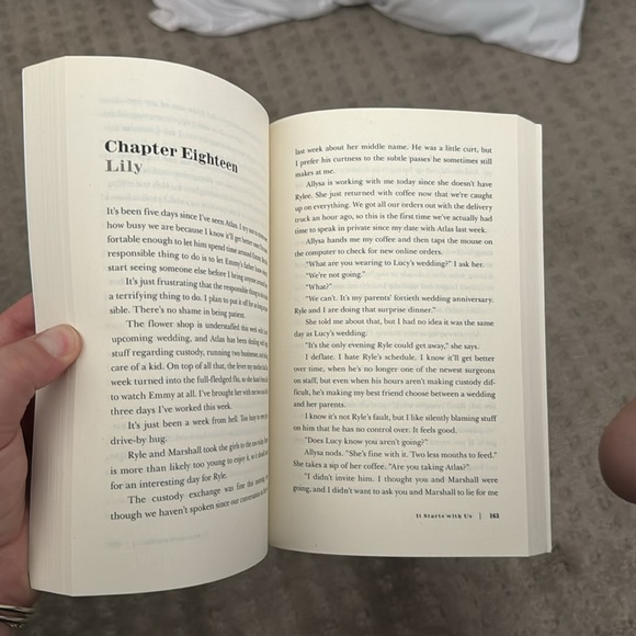 It Starts With Us - Colleen Hoover - Picture 5 of 5